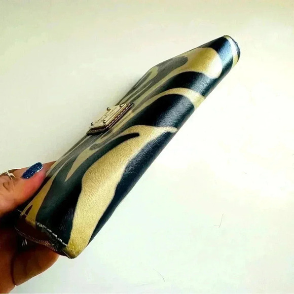 Dooney & Bourke Vintage Zebra Juliette Print Florentine Vachetta Leather Wallet - Picture 4 of 8